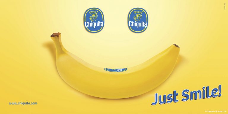 “JUST SMILE!”: CHIQUITA E ARMANDO TESTA INVITANO A SORRIDERE.