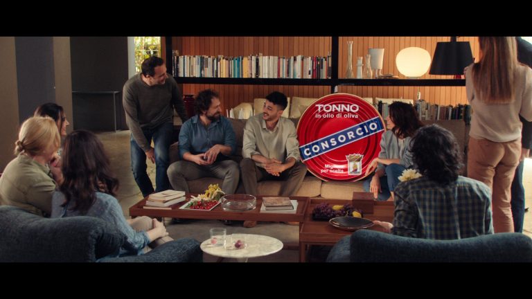 TUNA CONSORCIO CATCHES ARMANDO TESTA, THE NEW CAMPAIGN IS ON AIR.