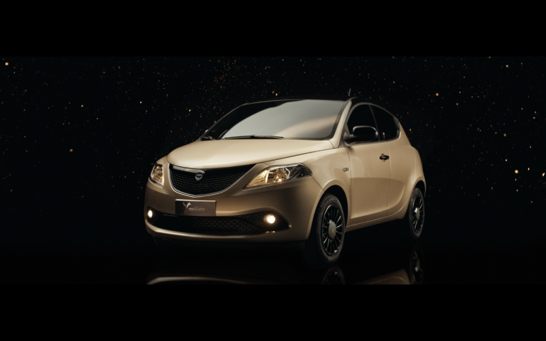 Lancia Ypsilon presenta la versione Monogram con la creatività di Armando Testa