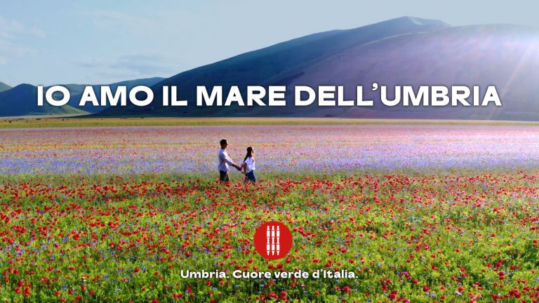 “Io amo il mare dell’Umbria”:  è di Armando Testa la nuova campagna promozionale per l’Umbria