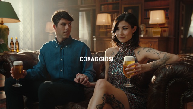 Birra Moretti: on air il nuovo spot “in buona compagnia così come siamo” di Armando Testa